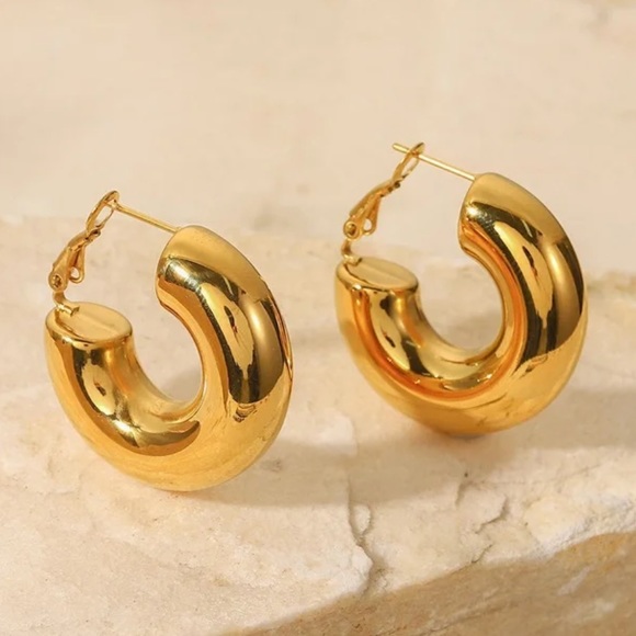 Waterproof gold plated chunky hoop earrings - Picture 3 of 4
